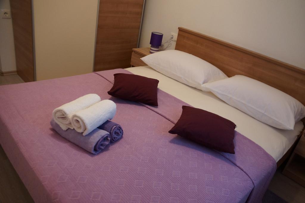 Apartments Kadulja Trogir Rum bild